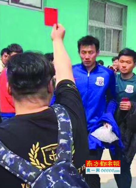 但现在再看，她就是一个连自己都养不活的老太婆，有什么了不起的？再说，这别墅也不是她的，是人家吴东海的，人家吴东海让她住在这，她才能住，人家吴东海要是不让她住，她立马就得滚蛋。